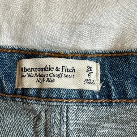 Abercrombie & Fitch | The ‘90s Relaxed Cutoff Short - Picture 3 of 4